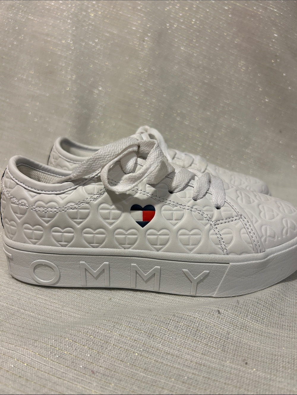 Tommy Hilfiger Girls Size 2 White Heart Logo Sneakers